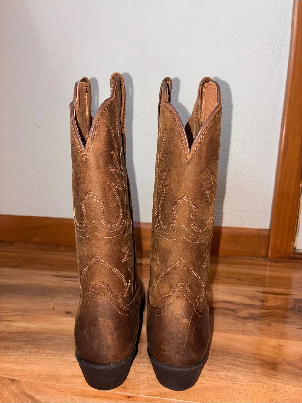 Ariat Women’s Heritage Round Toe Western Cowboy/Cowgirl Boots- size 8 C